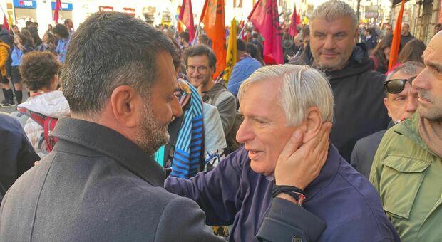 Il sindaco Decaro a Roma sfila per la manifestazione contro le mafie. Don Ciotti: «Siamo indignati»