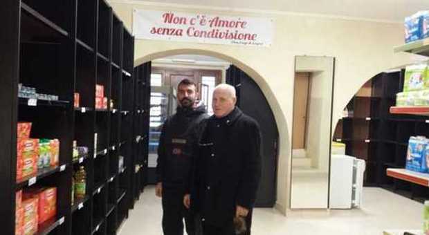 Don Benedetto Falcetti, direttore della Caritas Diocesana di Rieti con Pietro Nici, gestore dell'Emporio