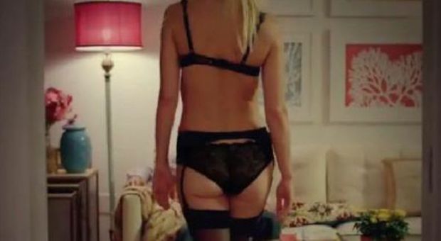 Gwyneth Paltrow sexy in lingerie