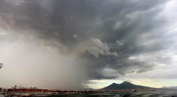 Meteo, forte perturbazione: i temporali arrivano anche al Sud e sulla Campania