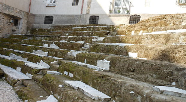 Sbloccati i lavori al Teatro di Nerone, ma i comitati accusano: «Il progetto Unesco è fallito»