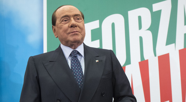 Berlusconi positivo al Covid: «Mi è successo anche questo, ma continuo la battaglia»
