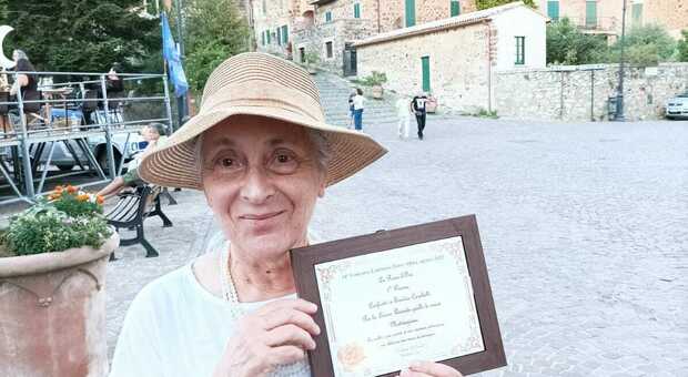 Sandra Carabelli si è aggiudicata il premio di poesia "La Rosa d'Oro".