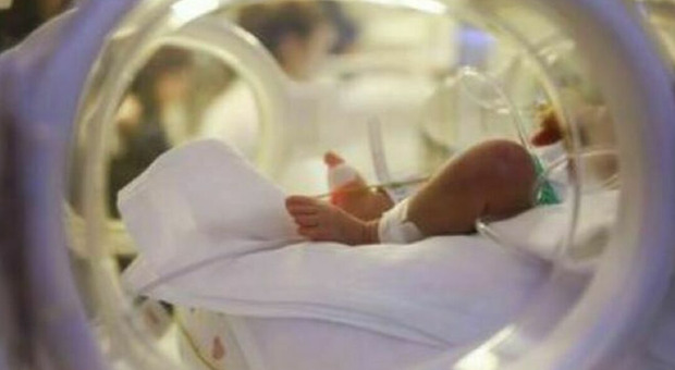 Bimbo di 5 mesi salvato grazie a un trapianto di cuore, usata per la prima volta su un neonato l'innovativa macchina "EcmoLife"