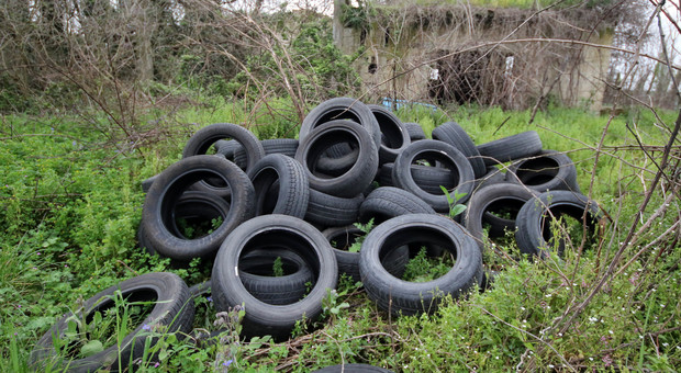 Otto siti di sversamento di rifiuti pericolosi tra Napoli e Caserta