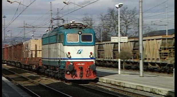 Varese, auto travolta da un treno merci Morte le due persone che erano a bordo
