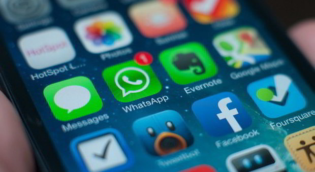 Whatsapp, addio alle notifiche silenziose: arrivano le "menzions" nelle chat di gruppo