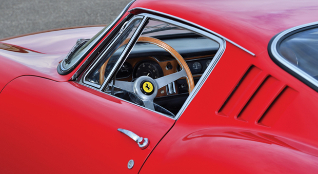 Un particolare di una Ferrari d'epoca