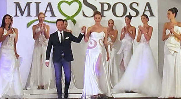 Nina Moric sfila in abito da sposa per "Mia sposa"