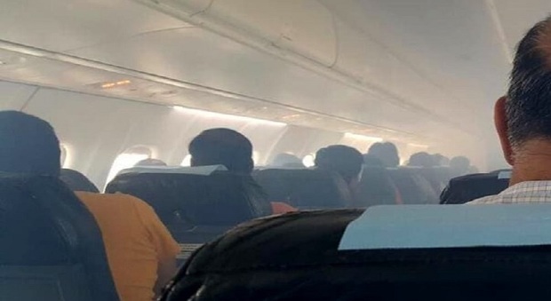 Malpensa, fumo in cabina aereo: 178 passeggeri soccorsi e visitati