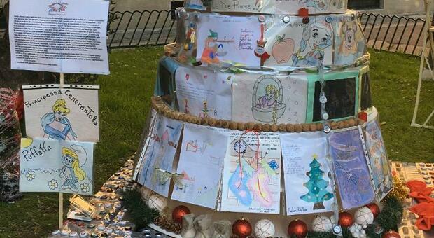 Cavalleggeri d'Aosta, ecco l'albero delle fiabe realizzato dai bambini