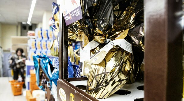 Roma, arrestato ladro (seriale) di cioccolato al supermercato: condannato a 2 anni e 8 mesi