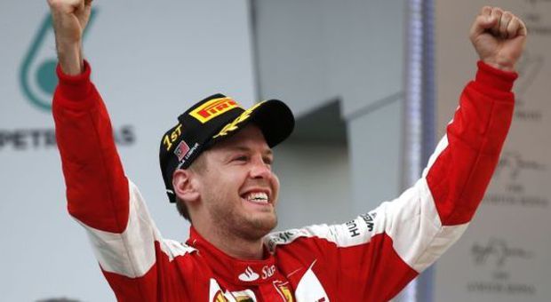 Vettel vince e urla in italiano: "Siii, grazie ragazzi. Forza Ferrari"