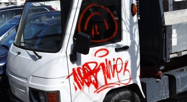 Il furgone presi di mira dai baby vandali a Vittorio Veneto