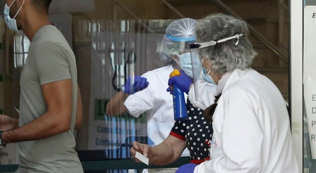 Coronavirus, in Spagna oltre 10mila nuovi casi e 241 decessi. Cala la speranza di vita (più per gli uomini che per le donne)