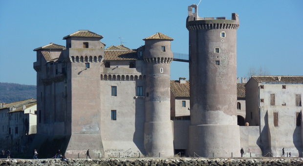 Santa Severa, Zingaretti: «Nel castello aprirà un ostello della gioventù»