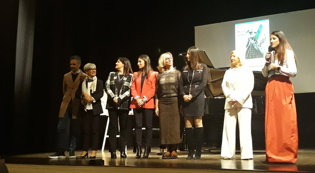 Donne in divisa, forza vincente: «Sono in prima linea». Ecco i 23 premi distribuiti a Porto San Giorgio