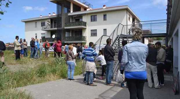 Marino, danneggiate le palazzine che dovranno accogliere ottanta migranti