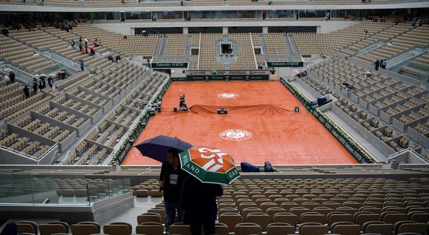 Roland Garros, pioggia su Parigi, gare rimandate