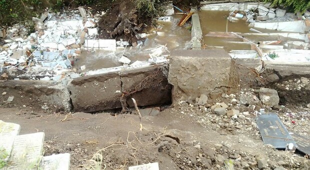 Crollo al cimitero di Sant'Agata dei Goti: già recuperate 115 bare