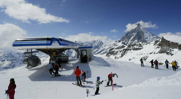 Un impianto di risalita: la chiusura fino a marzo provocherà altri danni al mondo dello sci