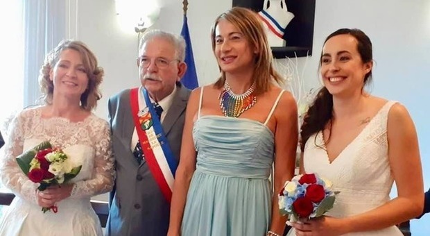 Vladimir Luxuria, madrina alle nozze di due sue amiche in Francia: «Contenta che qui si possa dire matrimonio»