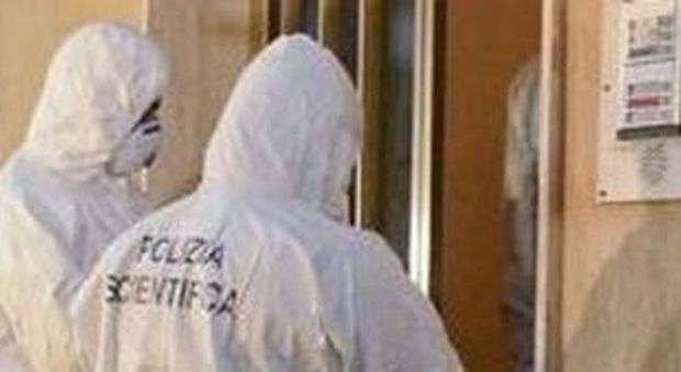 Genova, ragazzo ucciso da poliziotto chiamato a casa dalla madre: l'agente è ferito