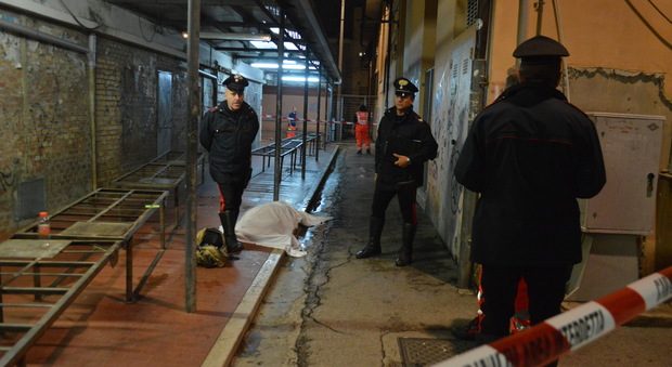 Uomo di 53 anni stroncato da overdose nella zona del porticato di piazza d'Armi