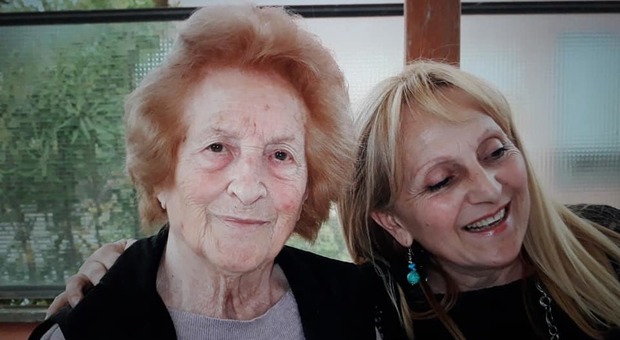 La signora Bernardina Bartoli, 92 anni, con la figlia