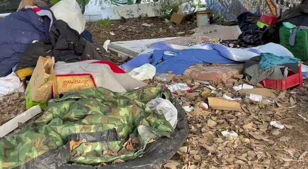 Napoli, baraccopoli e discariche abusive a Fuorigrotta: «Non c’è più sicurezza, bisogna intervenire»