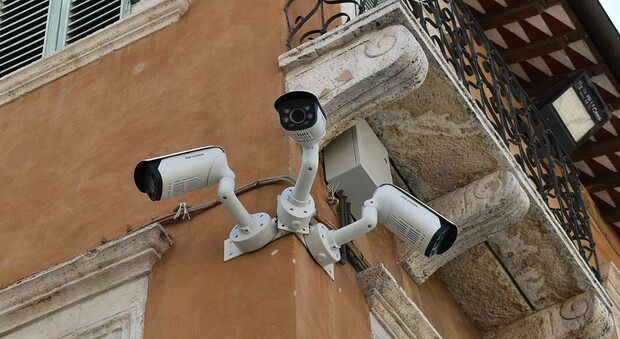 Guerra ai teppisti con 36 telecamere: le apparecchiature saranno istallate in 16 zone della città