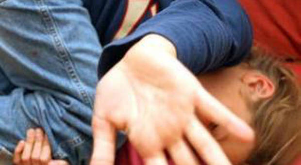 Milano, stuprata da un pachistano: minorenne si vendica e dopo un anno lo accoltella con l'aiuto del fidanzato