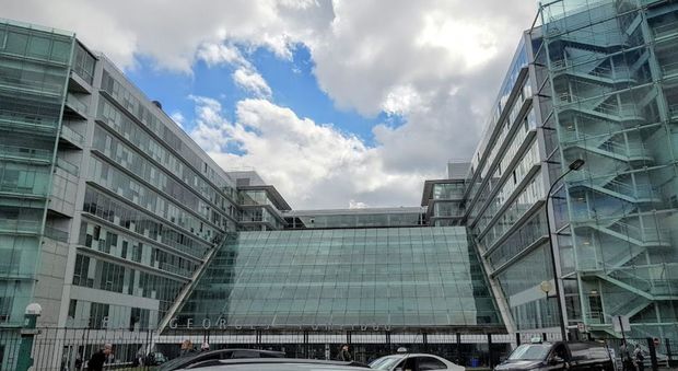 Parigi, allarme bomba all'ospedale Pompidou: "Bloccati gli accessi"