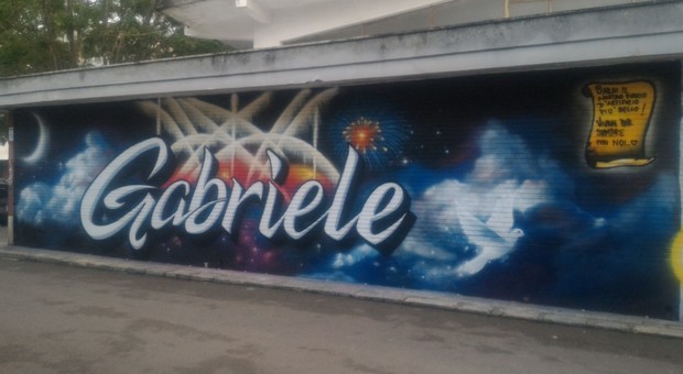 Ucciso a 19 anni nell'esplosione della fabbrica: un murale ricorda Gabriele