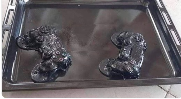 Nasconde i controller della PS4 in forno, ma la moglie non se ne accorge e brucia tutto