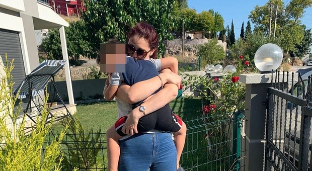 L'appello di Ilaria al Presidente Mattarella: «Mio figlio rapito dal padre: la prego mi aiuti»
