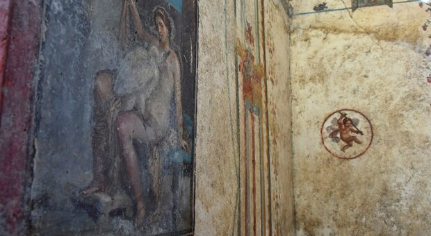 Turista restituisce reperti rubati agli scavi di Pompei 15 anni fa: «Sono maledetti. Cancro e problemi finanziari»