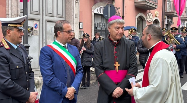 L'arcivescovo Battaglia con il sindaco Spagnuolo
