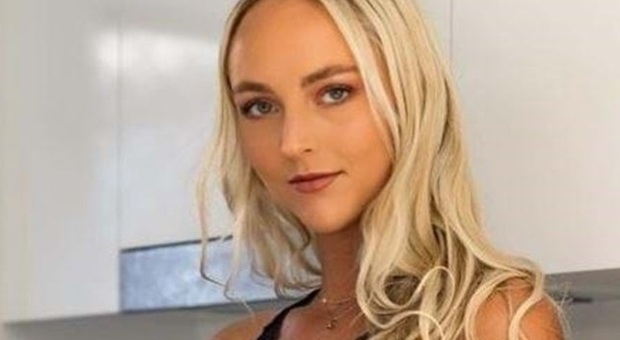 «Il sesso mi fa stare bene»: influencer australiana confessa di avere 300 amanti l'anno