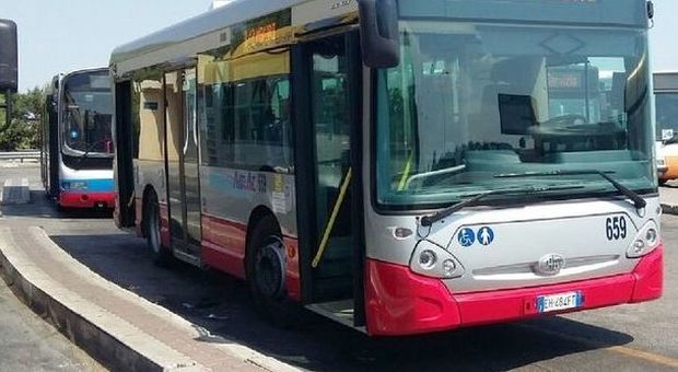 Botte e minacce ai controllori dei bus, due condanne a Taranto