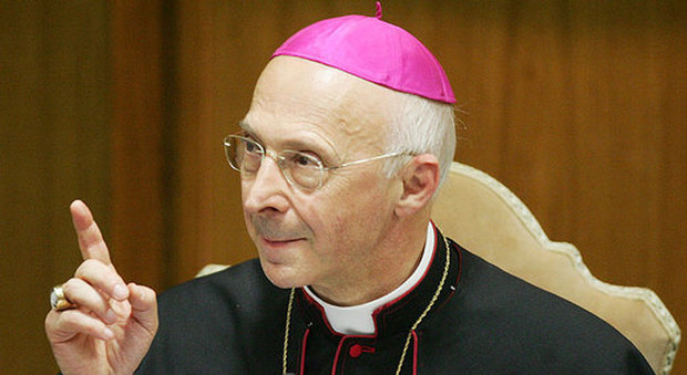 Il cardinale Bagnasco corregge il governo: «Crisi economica resta grave. Referendum? Cittadini informatevi. Sui Migranti l'Italia è lasciata sola