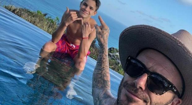David Beckham in Indonesia con i figli: «Hanno sentito le scosse, ora si godono le vacanze»
