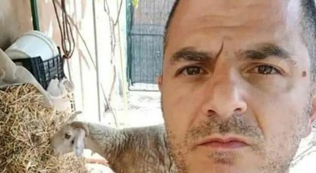 Giffoni, panettiere ucciso da moglie e figli: in un video la furia, cadavere recuperato
