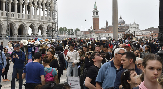 Venezia presa d'assalto dai turisti