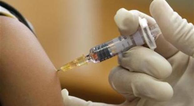 Vaccinazioni, sì definitivo all'obbligo. Solidarietà ai tre parlamentari salentini del Pd aggrediti