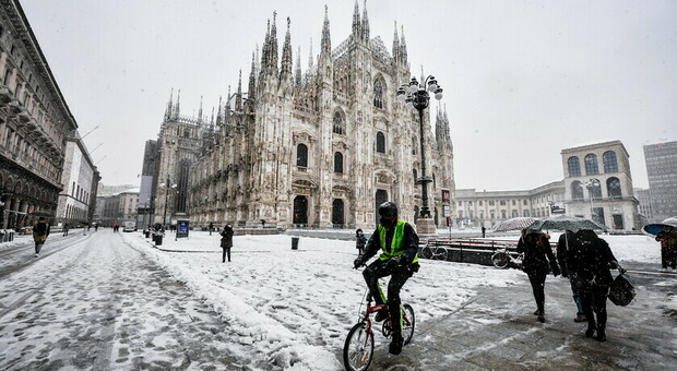 Milano, all’Immacolata scatta l’allerta neve: pronti spargisale e spalatori. Fino a 10 centimetri di accumuli