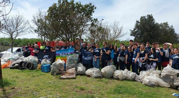 Caccia alla plastica sul Vesuvio: a Terzigno rimossi quintali di rifiuti