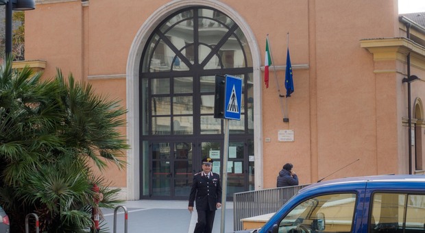 Schiaffi ai bambini e disegni strappati: a processo due maestre di una materna di Perugia