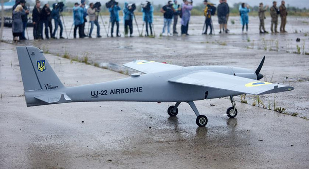 I droni UJ-22 ucraini equipaggiati con bombe, possono colpire fino a 800 km di distanza