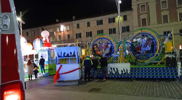  si inceppa il meccanismo di sicurezza mentre la giostra è in moto. Ragazza grave in ospedale